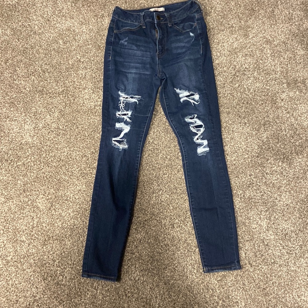 Skinny jeans with patched holes